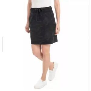 HILARY RADLEY WOMEN'S PULL ON DRAWSTRING CAMO SKIRT BLACK Gray CAMO Sz L
